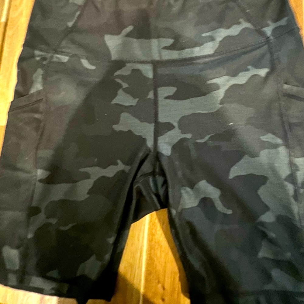 Prana ladies stretch short. Size large only been worn a few times